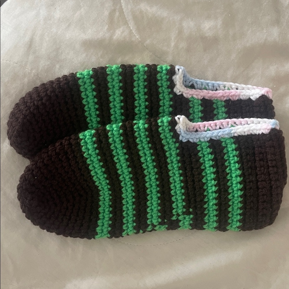 Hand Knit Slippers Brown Green Wool Cabin Bootie Socks Unisex Size 8 11 NWOT